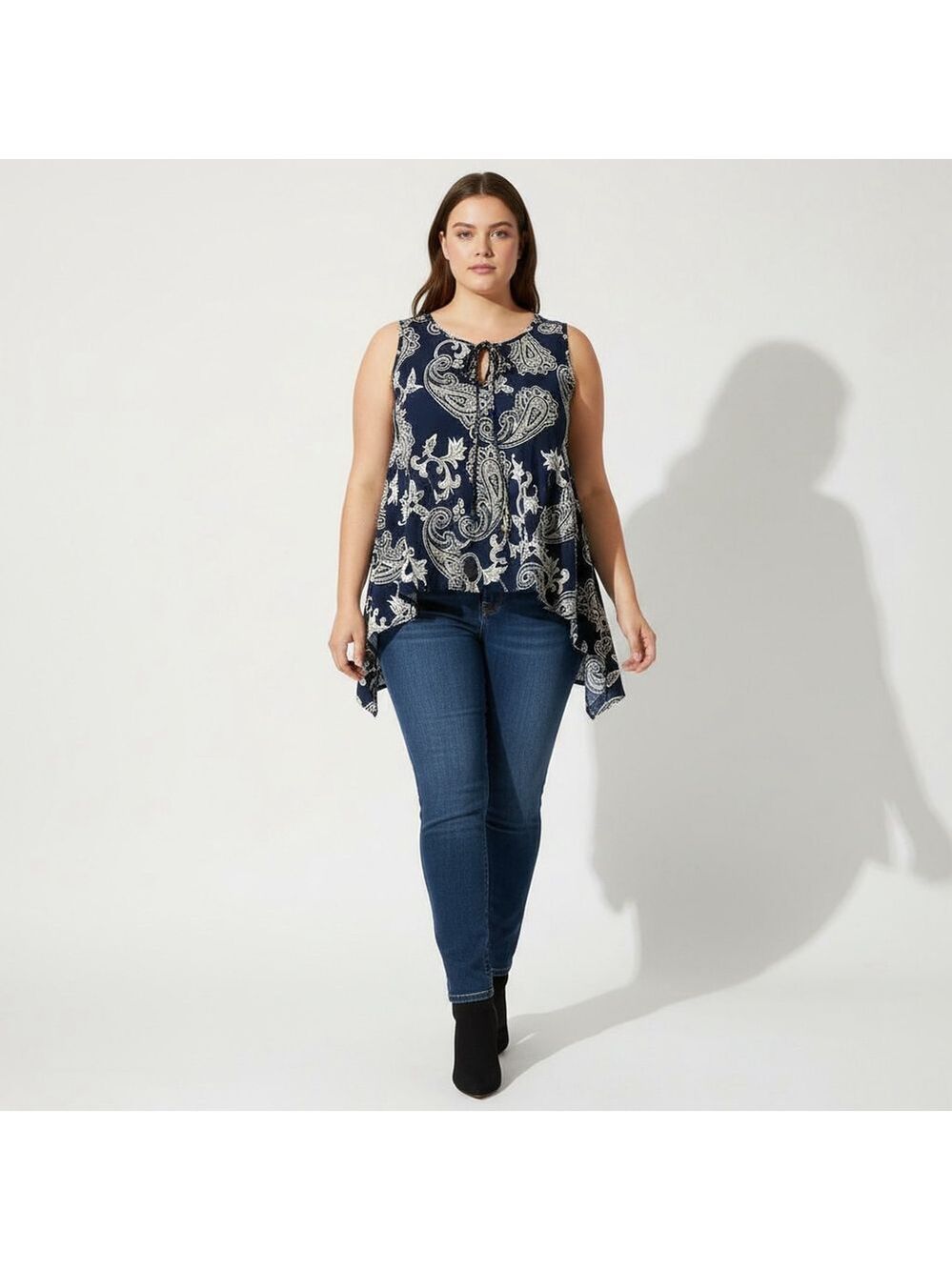Women Plus SJS Navy Paisley Print Sleeveless Tie Neck Top Size 1X